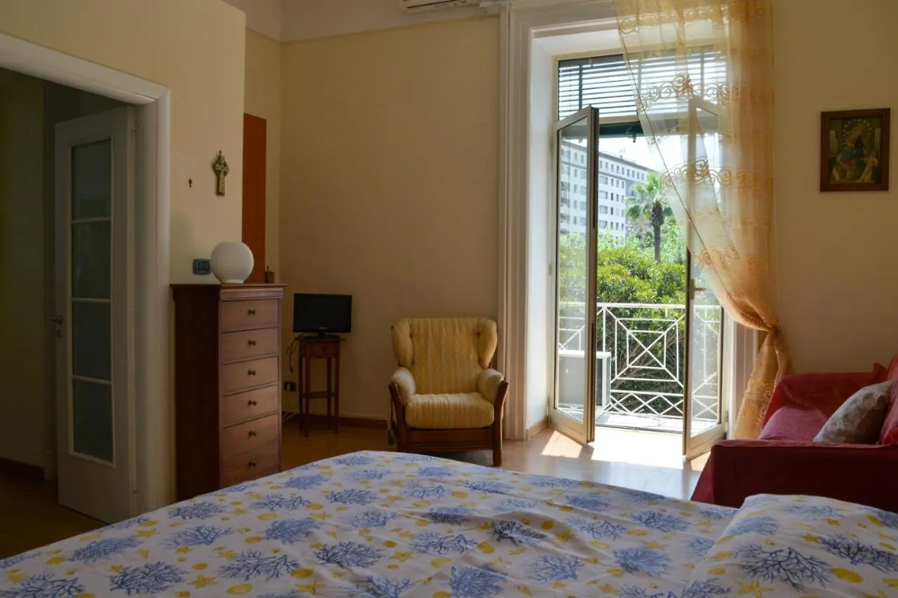 Apartment Casa Vacanze A Casa Di Ciro Naples